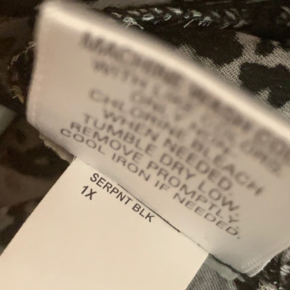 Black & White Snake Print Front Zipper Blouse - Picture 2 of 16